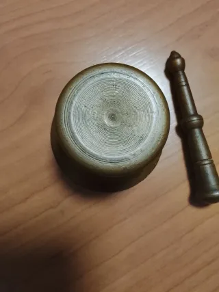 Almirez de bronce antiguo