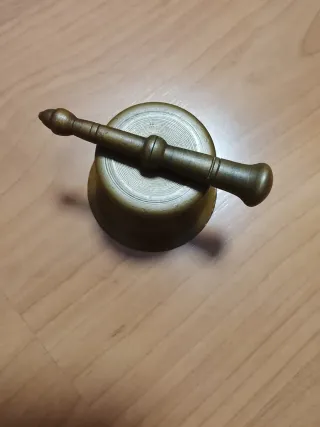 Almirez de bronce antiguo