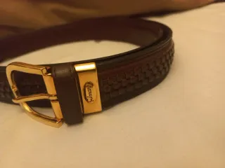 Cinturón piel marrón hebilla dorada