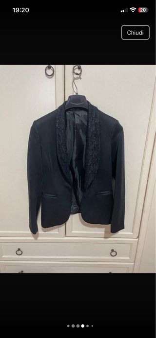 Gonna nera con dettagli in pizzo e paillettes