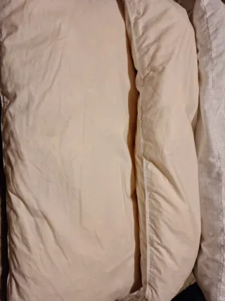 4 Almohadas Beige y Blancas.