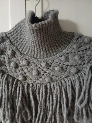 Jersey Zara cuello alto con flecos