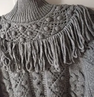 Jersey Zara cuello alto con flecos