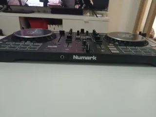Controladora DJ Numark MIXTRACK PRO FX