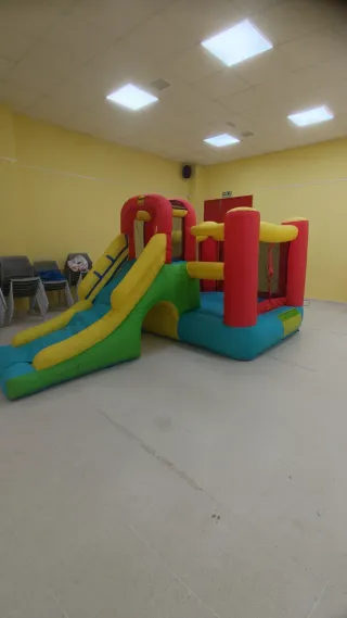 Castillo hinchable con motor de hinchado