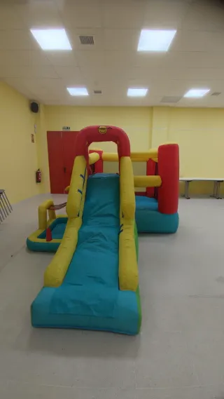 Castillo hinchable con motor de hinchado