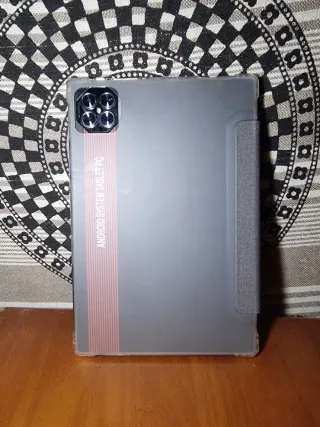 Tablet PC Negra con Accesorios