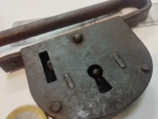 Candado de barra antiguo de hierro