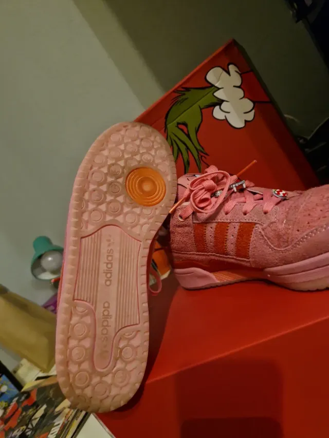 Scatola Adidas x Grinch taglia 39.5 rosa