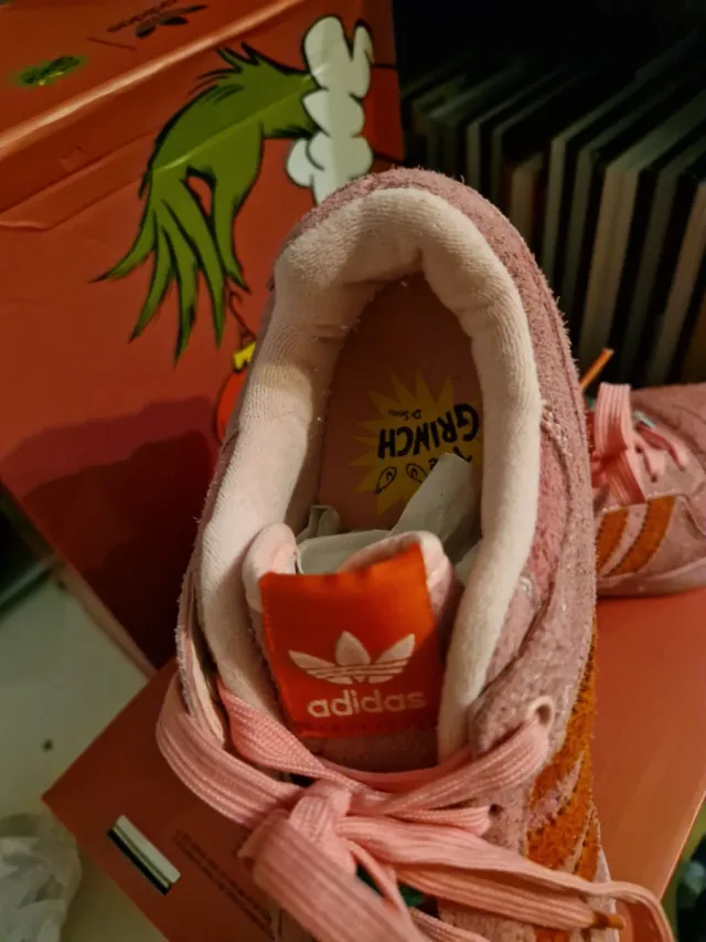 Scatola Adidas x Grinch taglia 39.5 rosa