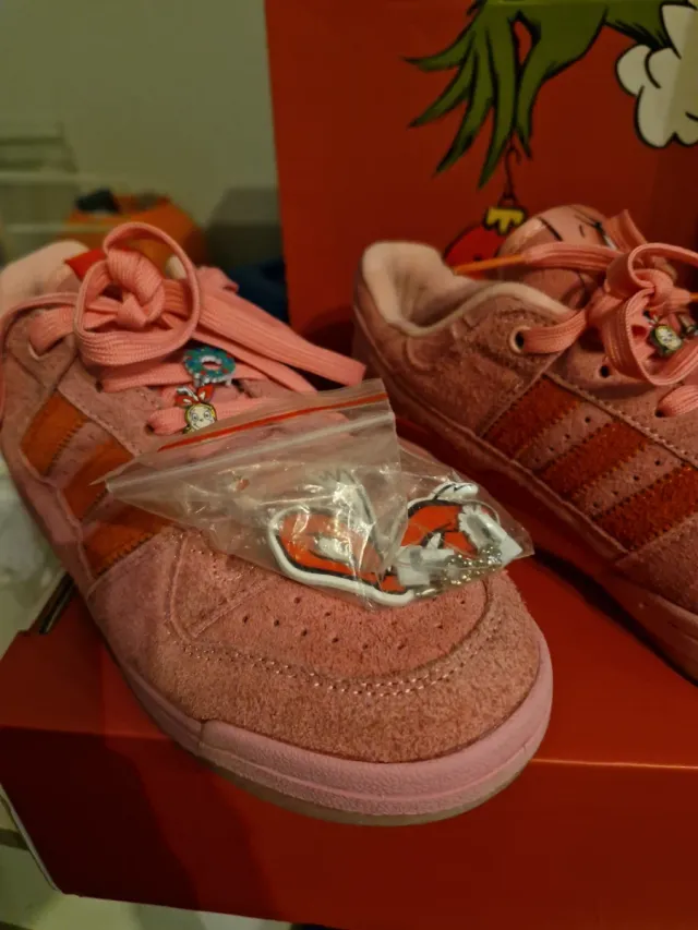 Scatola Adidas x Grinch taglia 39.5 rosa