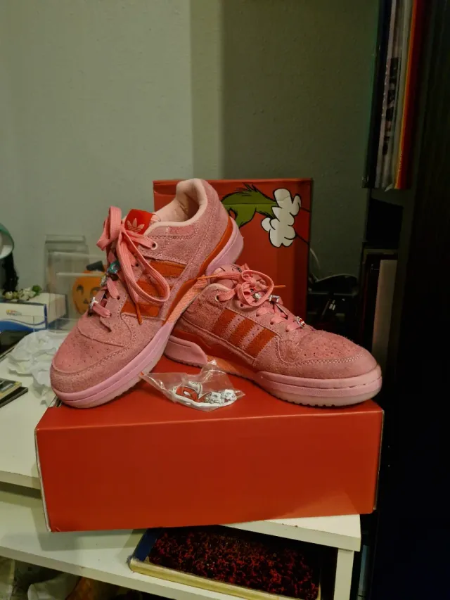 Scatola Adidas x Grinch taglia 39.5 rosa