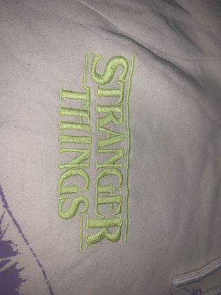 Sudadera Stranger Things bordada