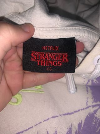 Sudadera Stranger Things bordada