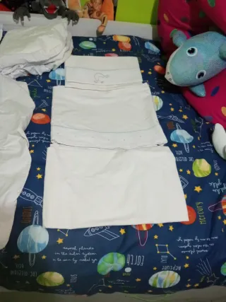 Set copripiumino, lenzuolo, sottolenzuolo, federa. Protettore.