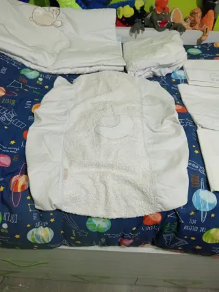 Set copripiumino, lenzuolo, sottolenzuolo, federa. Protettore.