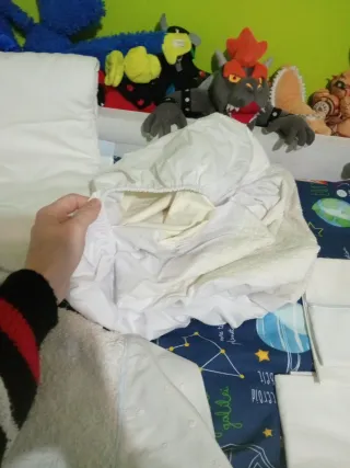 Set copripiumino, lenzuolo, sottolenzuolo, federa. Protettore.