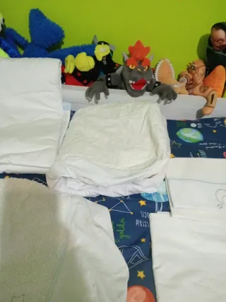 Set copripiumino, lenzuolo, sottolenzuolo, federa. Protettore.