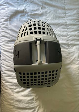 Transportín para perro gris y negro