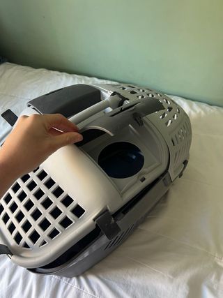 Transportín para perro gris y negro