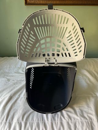 Transportín para perro gris y negro