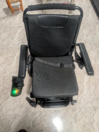 Silla de ruedas eléctrica plegable