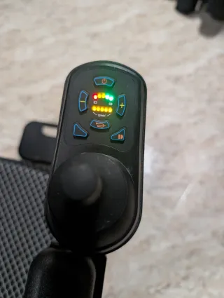 Silla de ruedas eléctrica plegable