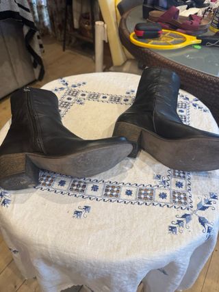 Botines bajos de piel negros