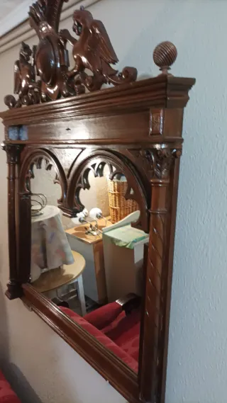 Espejo de madera antiguo tallado