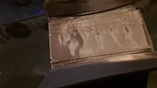 Monedero de piel marrón