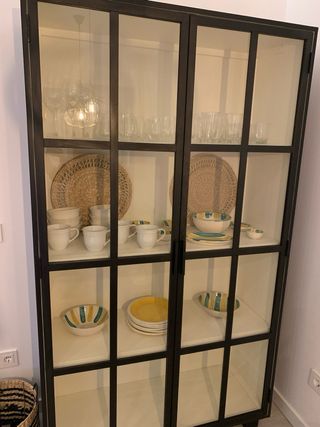 Vitrina de cristal y metal