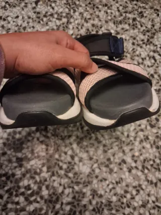 Sandalias Bimba y Lola negras y rosas