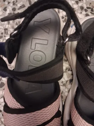 Sandalias Bimba y Lola negras y rosas