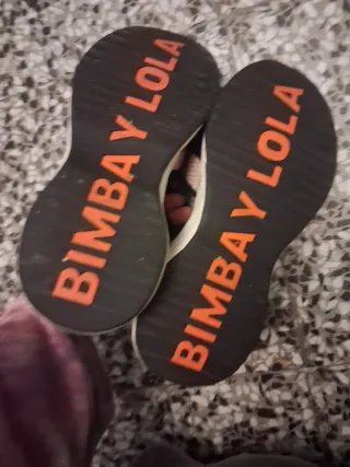 Sandalias Bimba y Lola negras y rosas