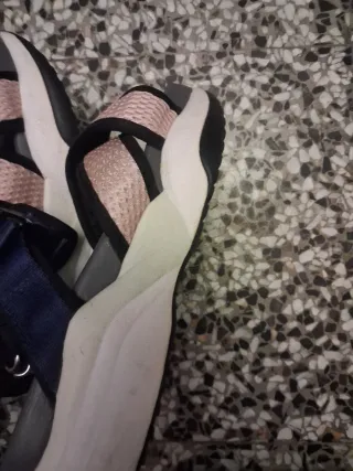 Sandalias Bimba y Lola negras y rosas