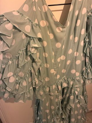 Traje de flamenca turquesa y blanco