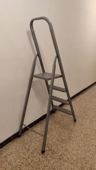 Escalera plegable gris