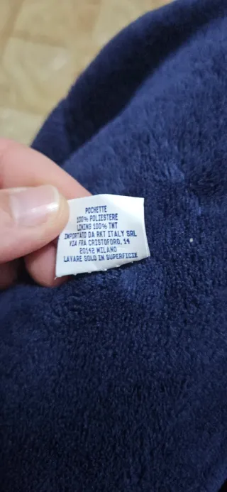 Elegante foulard con pochette floreale