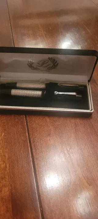 Bolígrafo y pluma plata