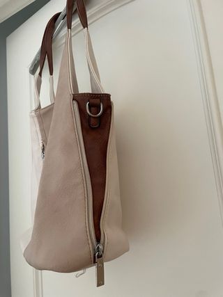 Bolso beige y marrón