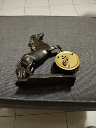Orologio da tavolo cavallo da riparare