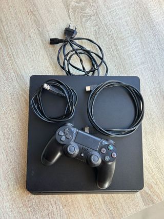 PS4 (PlayStation 4) slim 1TB.