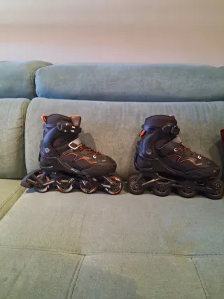 Patines en línea unisex negros y naranjas