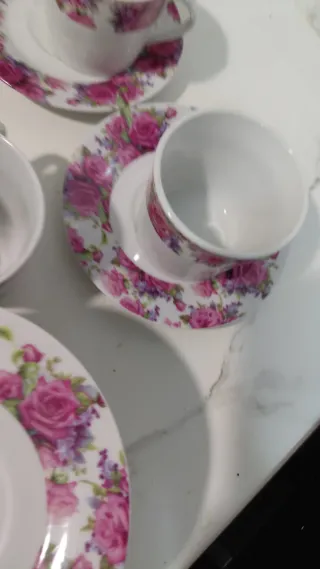 Juego de café de porcelana. 9 tazas y platos