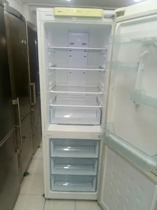 Nevera combi marca Samsung 177/60cm con garantia