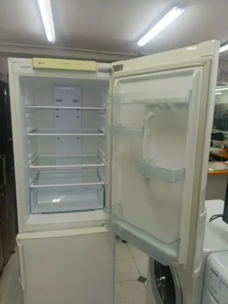 Nevera combi marca Samsung 177/60cm con garantia