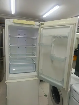 Nevera combi marca Samsung 177/60cm con garantia