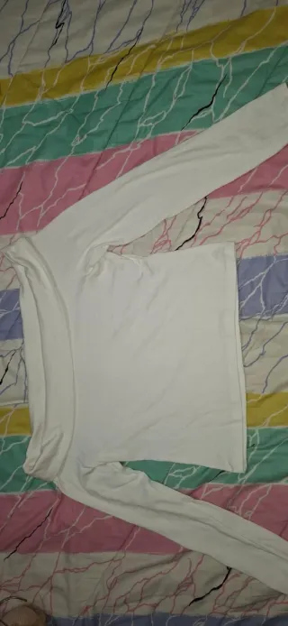 Jersey blanco hombros descubiertos