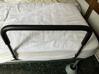 Barandilla-Asidero para cama. Seminueva