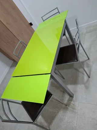 Mesa cristal verde y 4 sillas cocina
